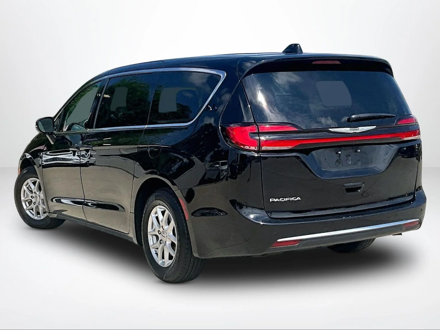 Used 2024 Black Chrysler Touring L image 14