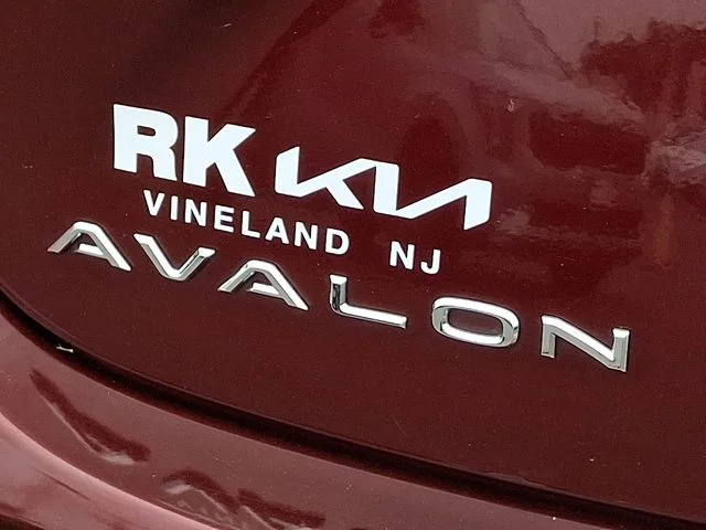 Used 2013 Red Toyota XLE Touring image 33