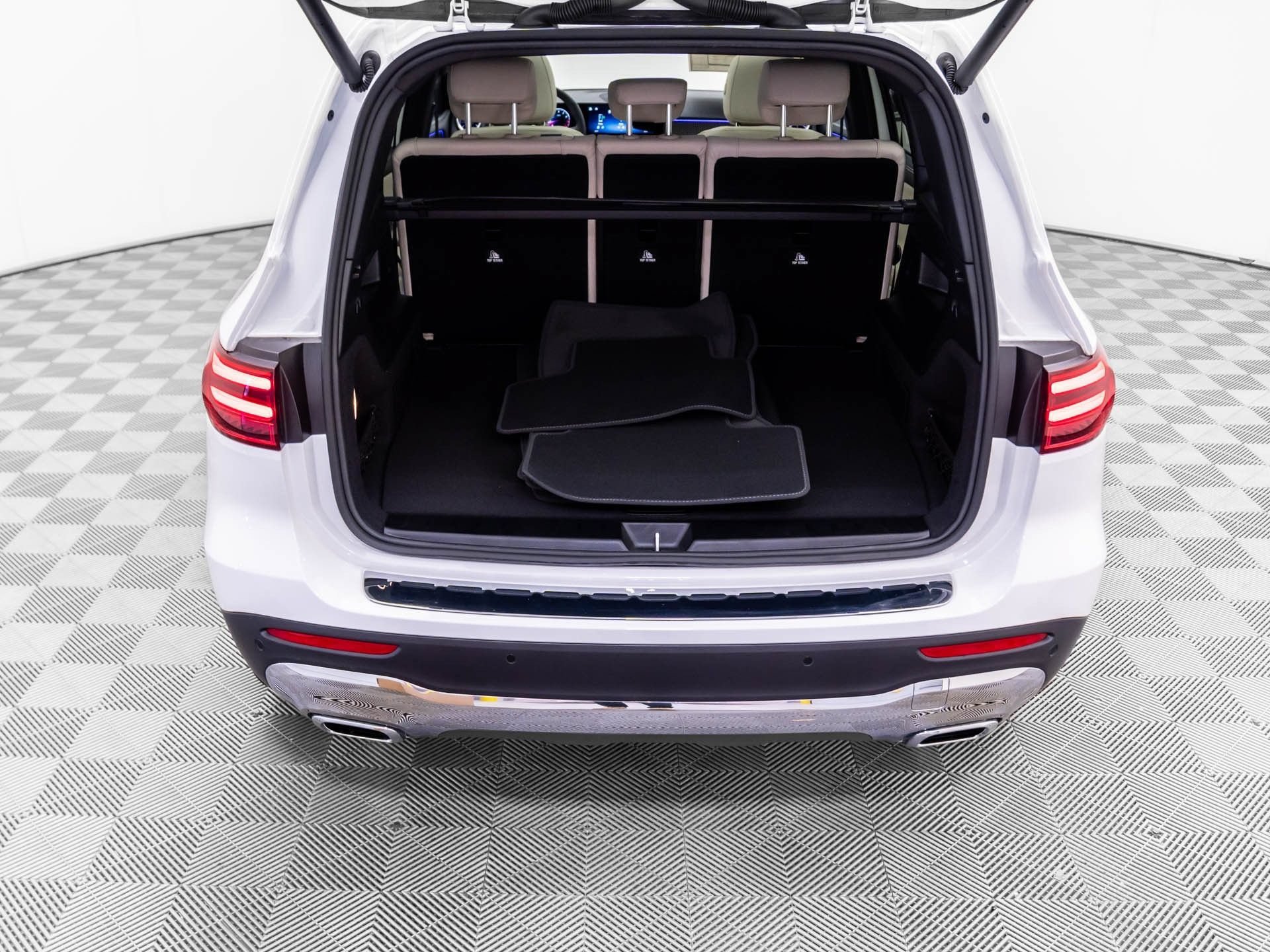 New 2026 Polar White Mercedes-Benz GLB 250 image 79