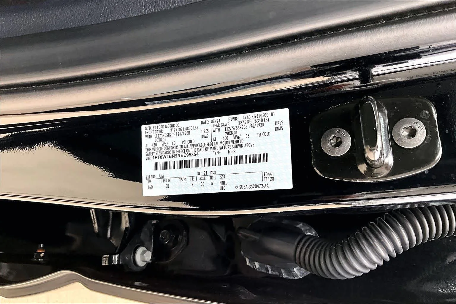Used 2024 Agate Black Metallic Ford LARIAT image 33