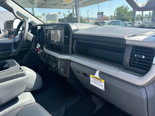 2025 Ford F-350 Super Duty Chassis Cab XL - Photo 27