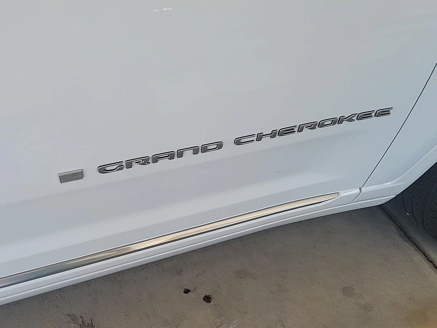 Used 2025 Bright White Clearcoat Jeep Summit Reserve image 27