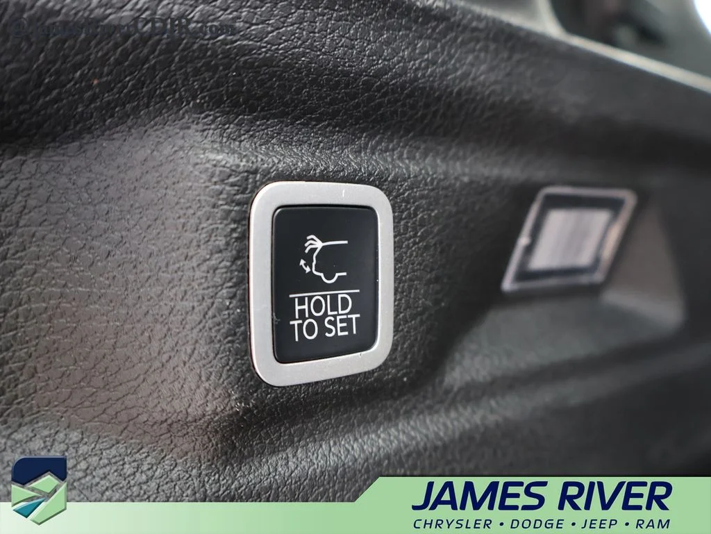 Used 2024 Silver Jeep Altitude image 17