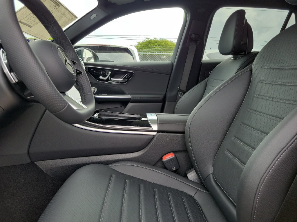 New 2027 Black Mercedes-Benz GLC 300 image 16