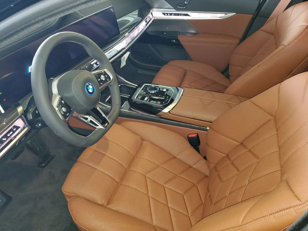 New 2026 Black BMW M70 image 15