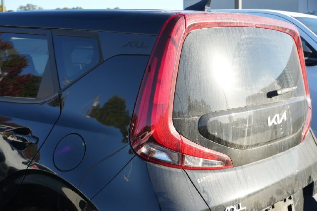 Used 2022 Black Kia S image 15