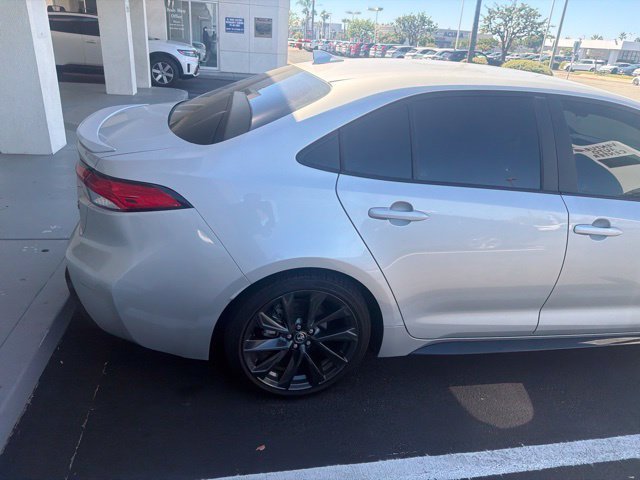 Used 2025 Classic Silver Metallic Toyota SE image 5
