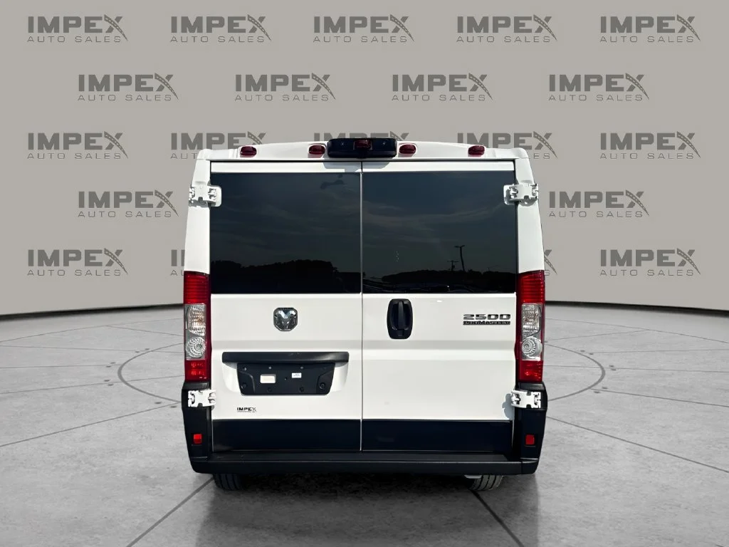 Used 2025 White Ram Base image 4