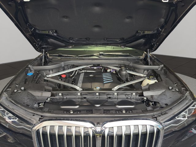Used 2021 Black Sapphire Metallic BMW xDrive40i image 22