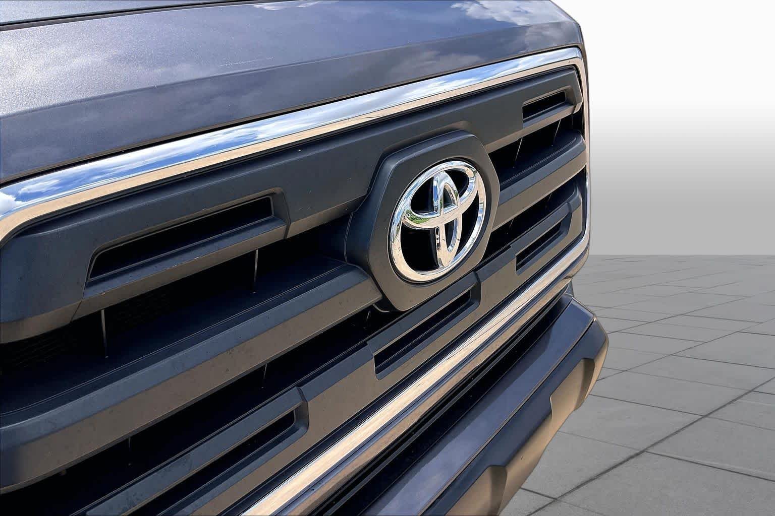 Used 2017 Magnetic Gray Metallic Toyota SR5 image 30