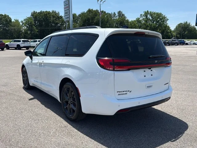 New 2027 White/off-white Chrysler Limited image 18