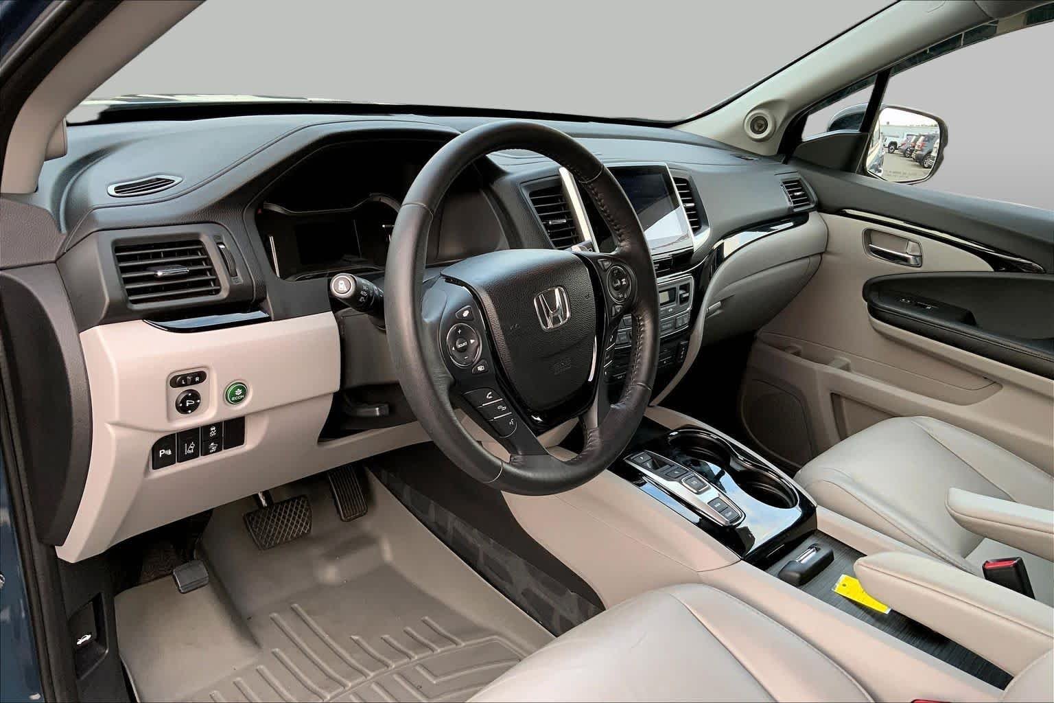 Used 2017 Steel Sapphire Metallic Honda Touring image 15