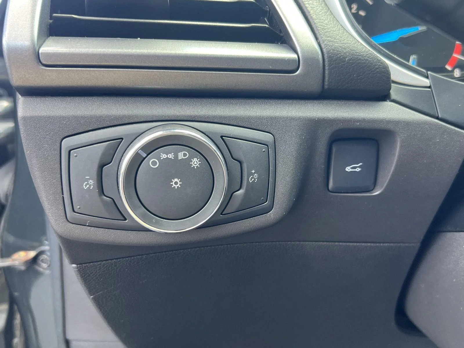 Used 2016 Guard Ford SE image 16