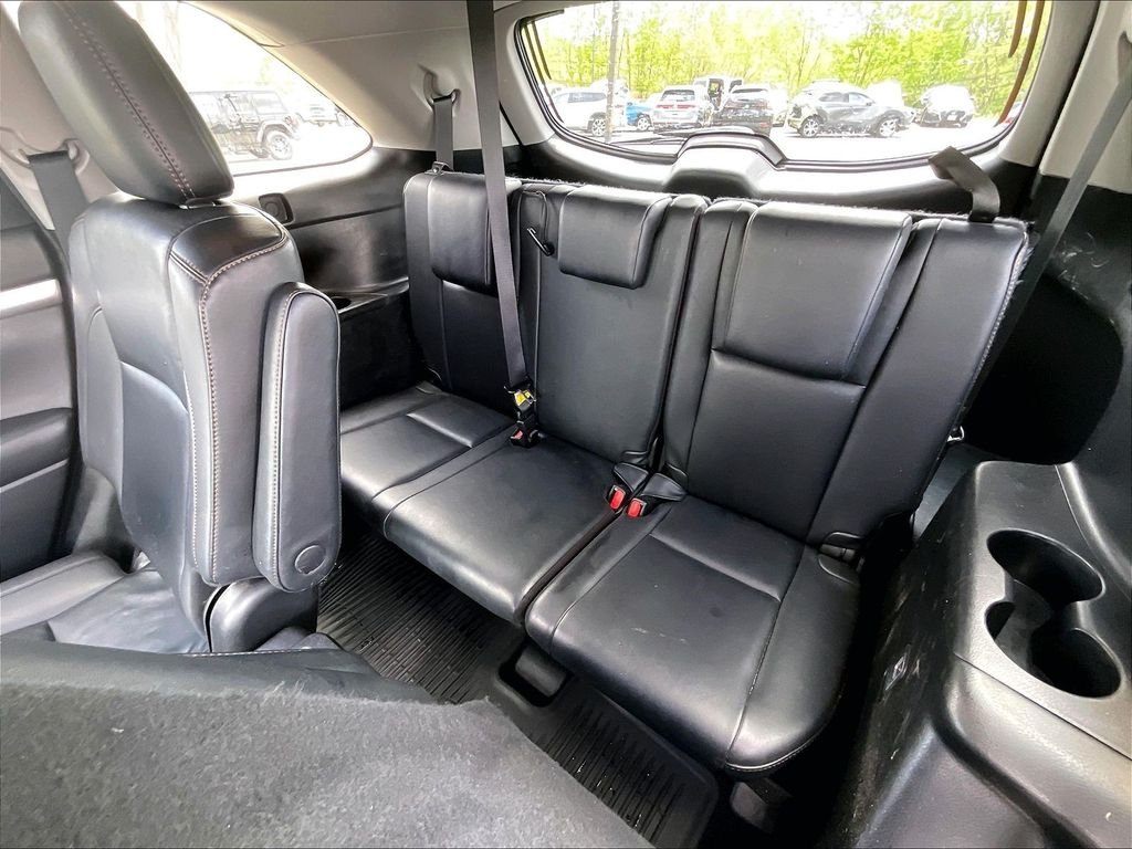 Used 2019 Blizzard Pearl Toyota XLE image 16
