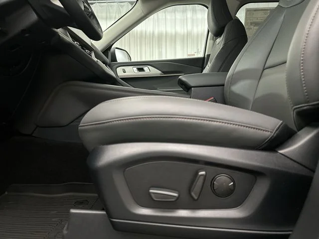 New 2026 Agate Black Metallic Ford Active image 16