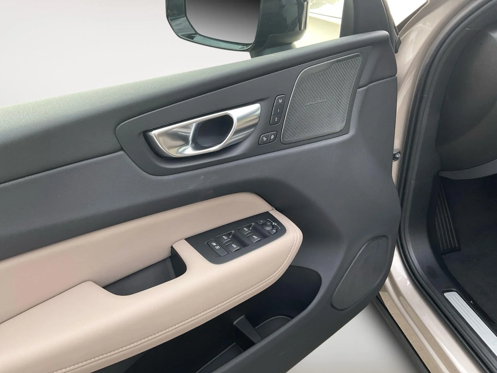 New 2026 Bright Dusk Metallic Volvo Plus image 15