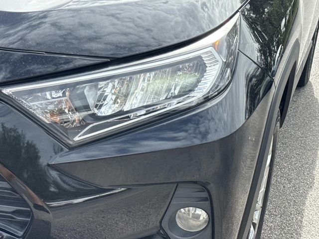 Used 2021 Black Toyota XLE Premium image 10