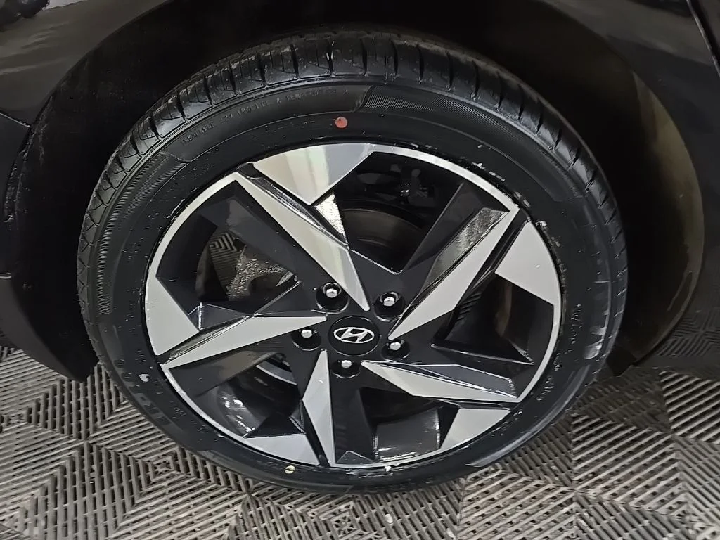 Used 2023 Black Hyundai Limited image 9