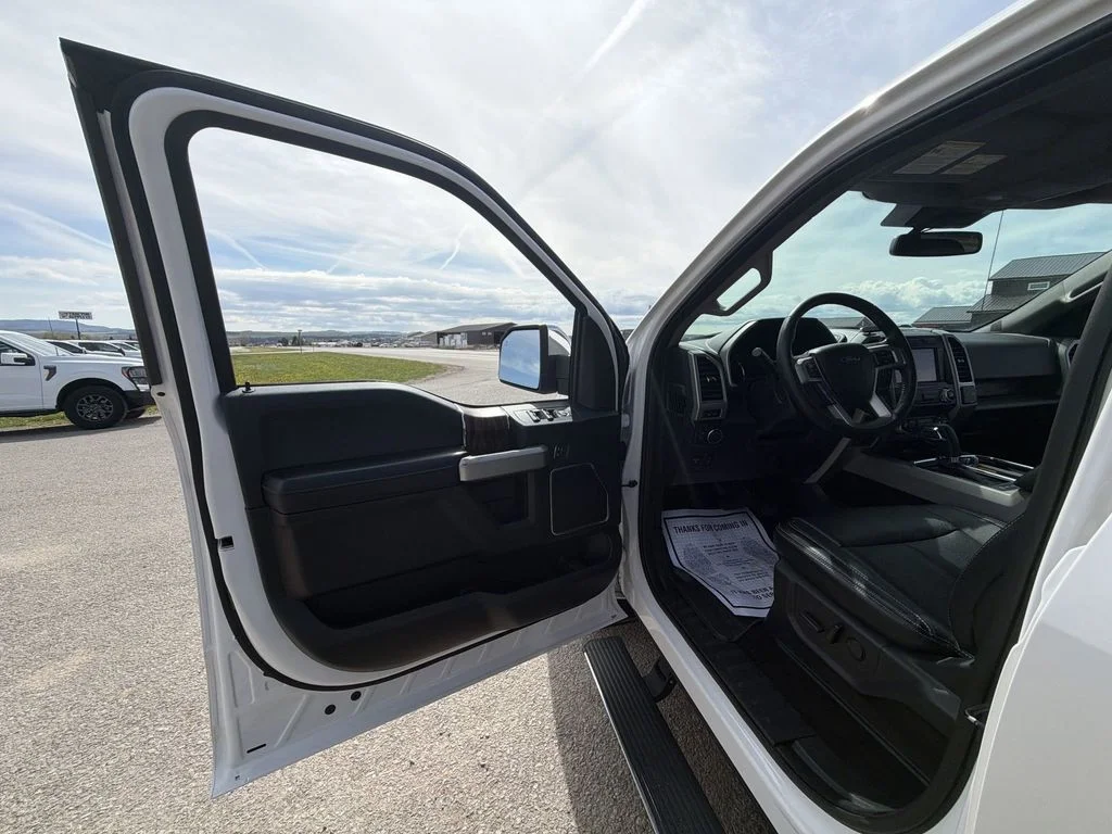 Used 2019 White Platinum Clearcoat Metallic Ford Lariat image 26