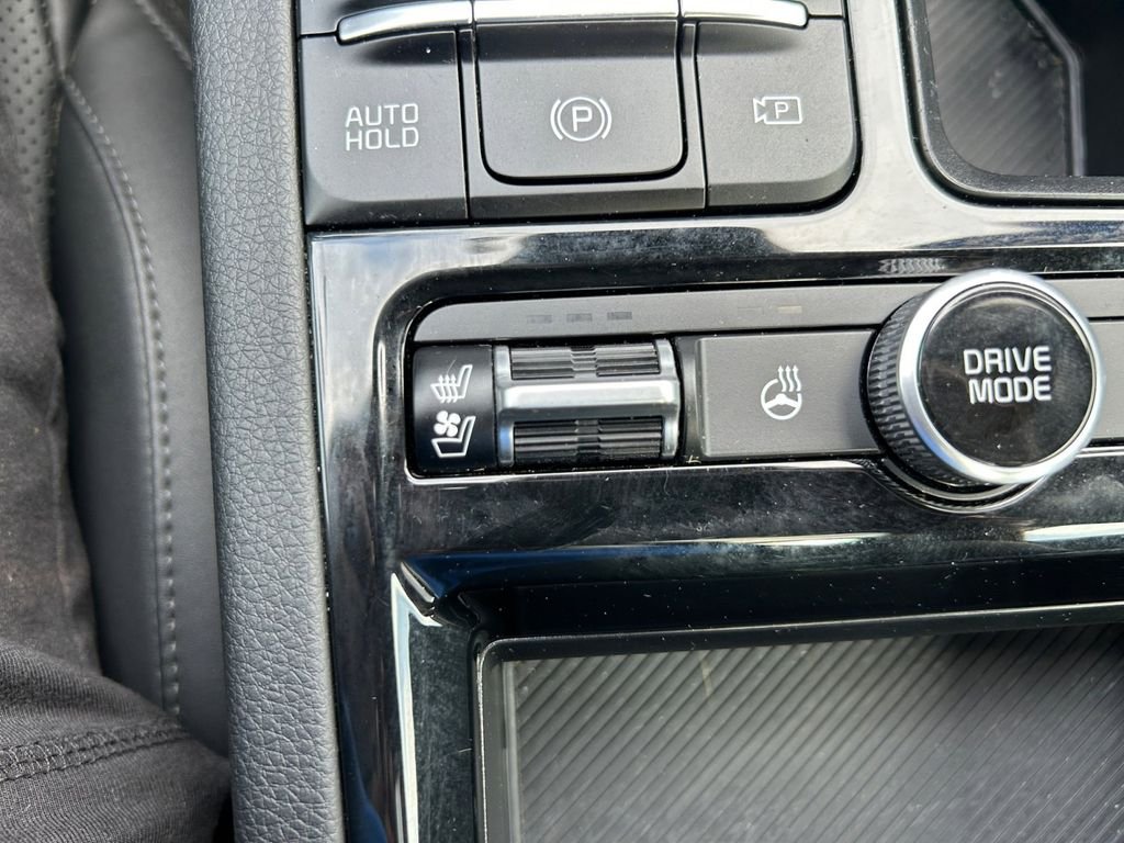 Used 2025 Black Kia EX image 23