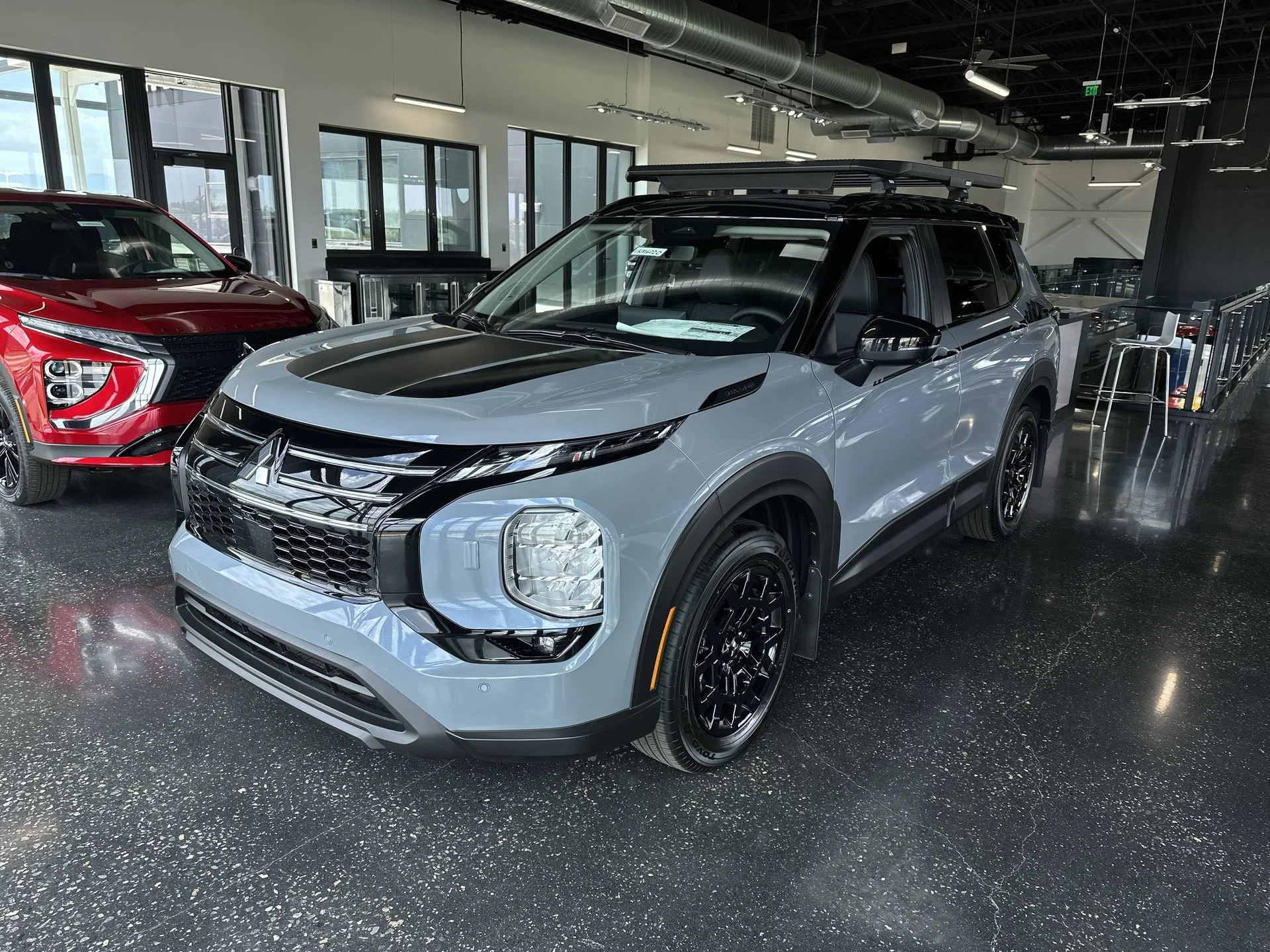 New 2026 Moonstone Gray Metallic/Black Roof Mitsubishi Trail Edition image 4