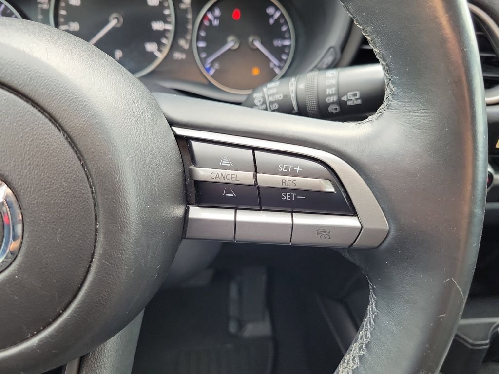 Used 2021 White Mazda Select image 28