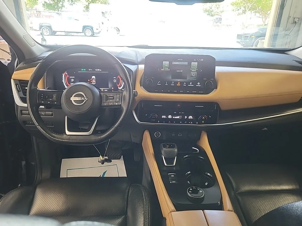 Used 2023 Black Nissan Platinum image 6