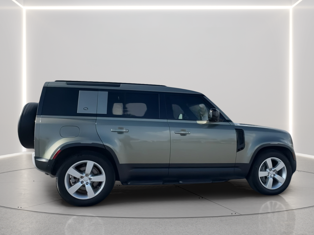 Used 2021 Green Land Rover SE image 9