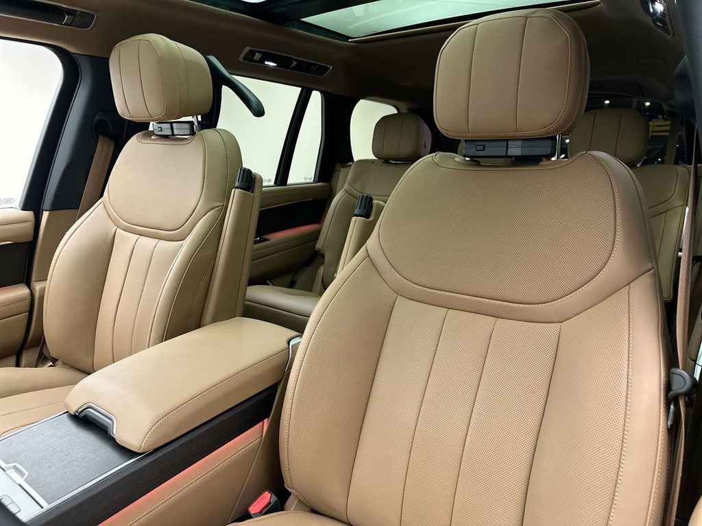 New 2026 Santorini Black Land Rover SE image 10