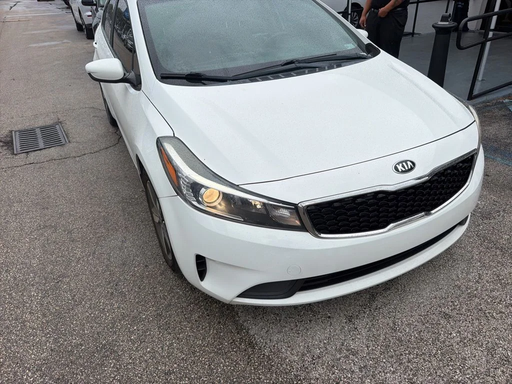 Used 2018 Clear White Kia S image 2