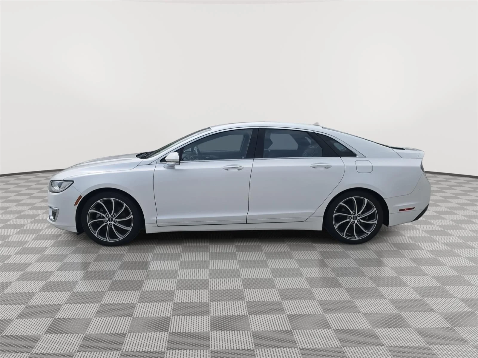 Used 2019 White Platinum Metallic Tri-Coat Lincoln Hybrid Reserve I image 5