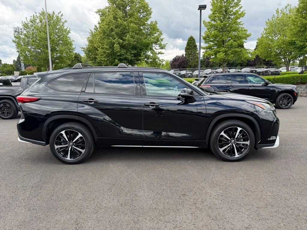 Used 2021 Midnight Black Metallic Toyota XSE image 9