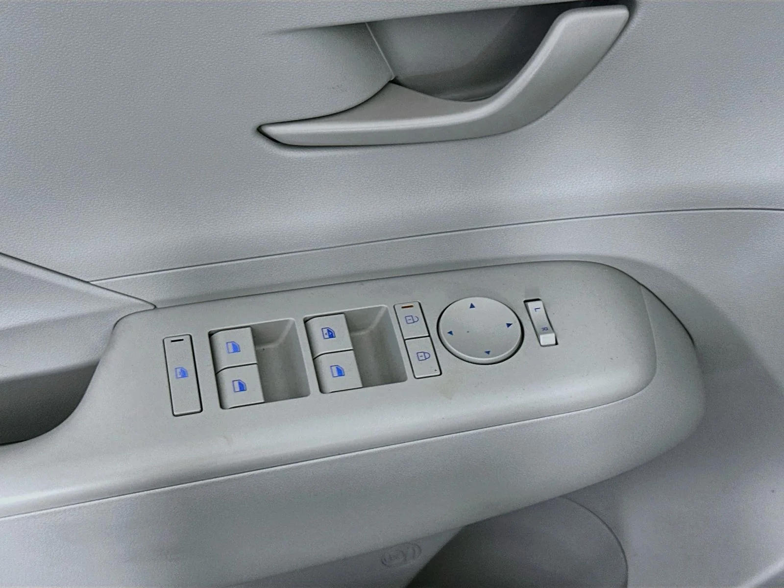 Used 2025 Atlas White Hyundai SEL image 18