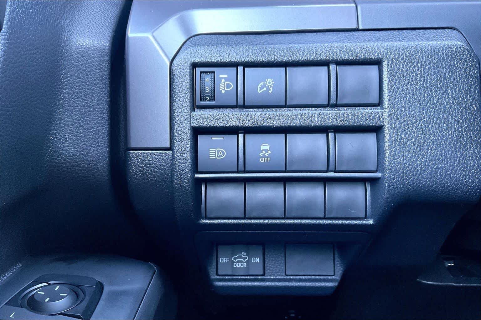 Used 2025 Ice Cap Toyota SR5 image 31