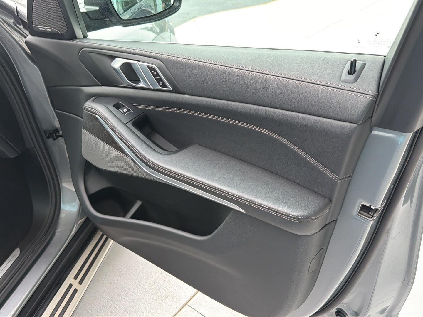 Used 2024 Skyscraper Grey Metallic BMW sDrive40i image 15