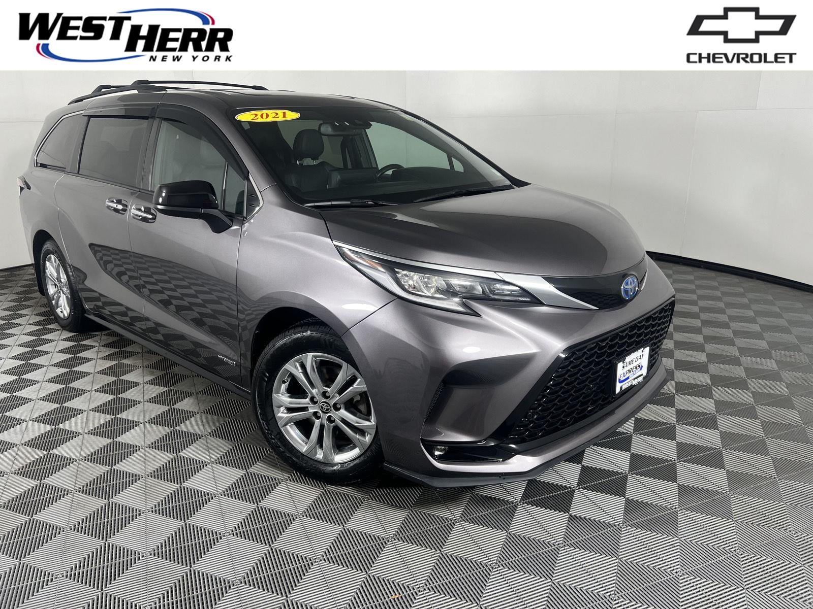 Used 2021 Gy Toyota XSE image 1