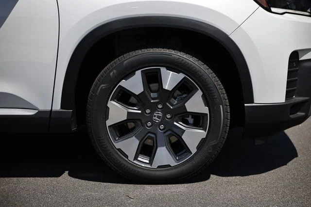New 2026 Platinum White Pearl Honda Touring image 15