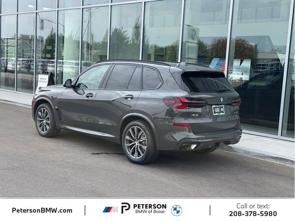 New 2026 Dravit Grey Metallic BMW xDrive40i image 3
