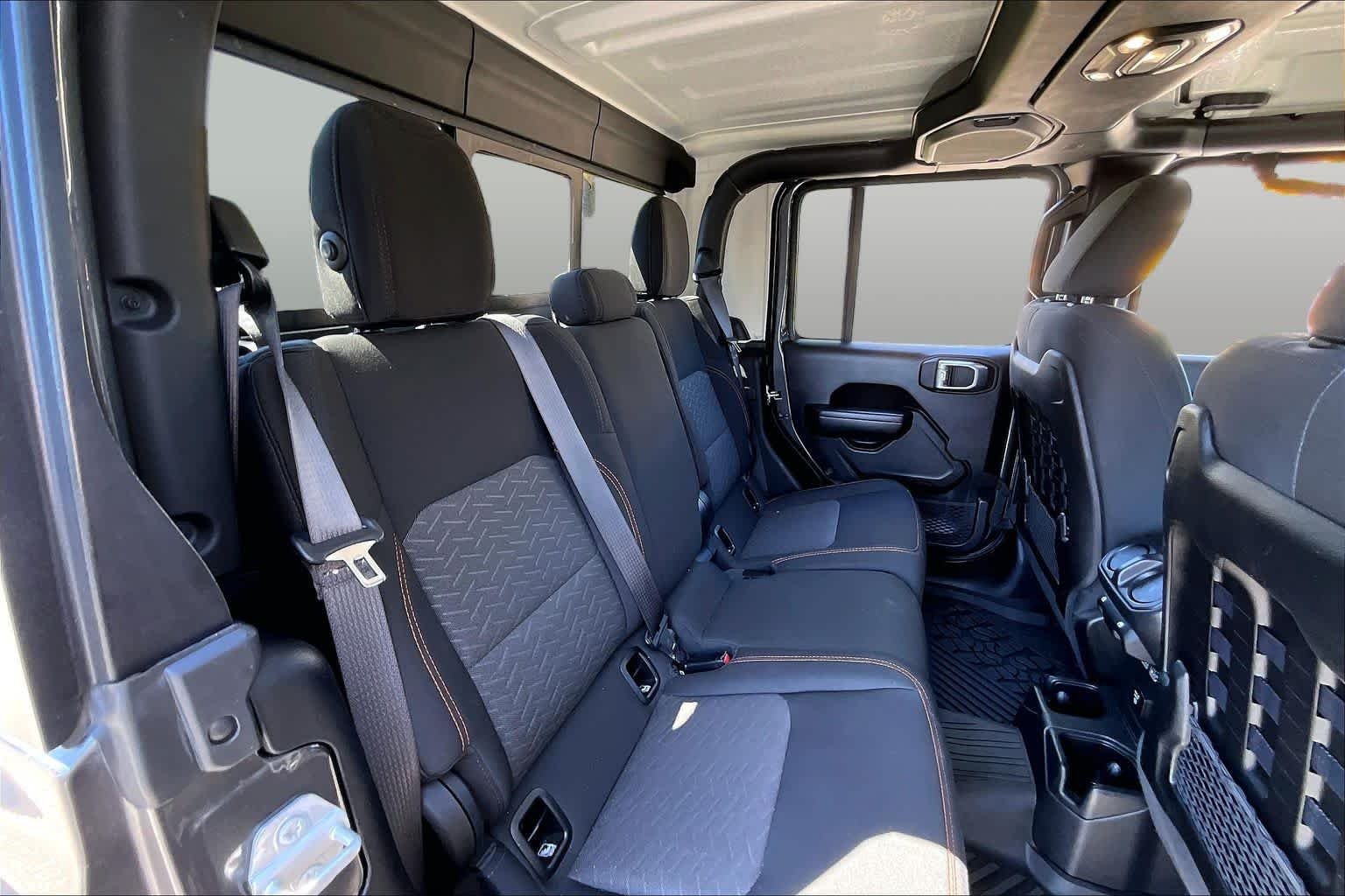 Used 2021 Granite Crystal Metallic Clearcoat Jeep Mojave image 20
