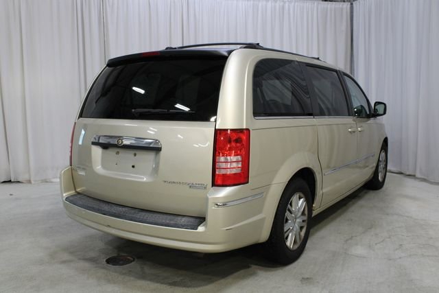Used 2010 Gold Chrysler Touring image 22