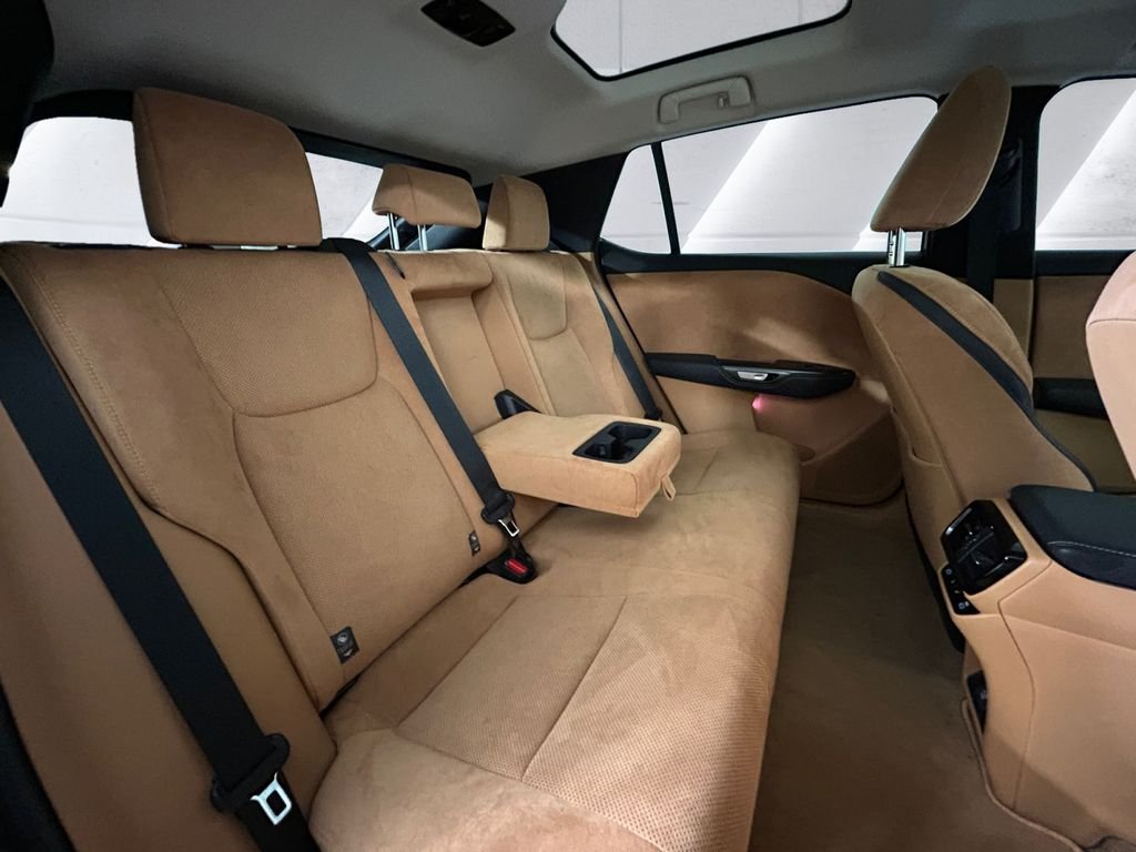 Used 2023 White Lexus 450e Luxury image 16