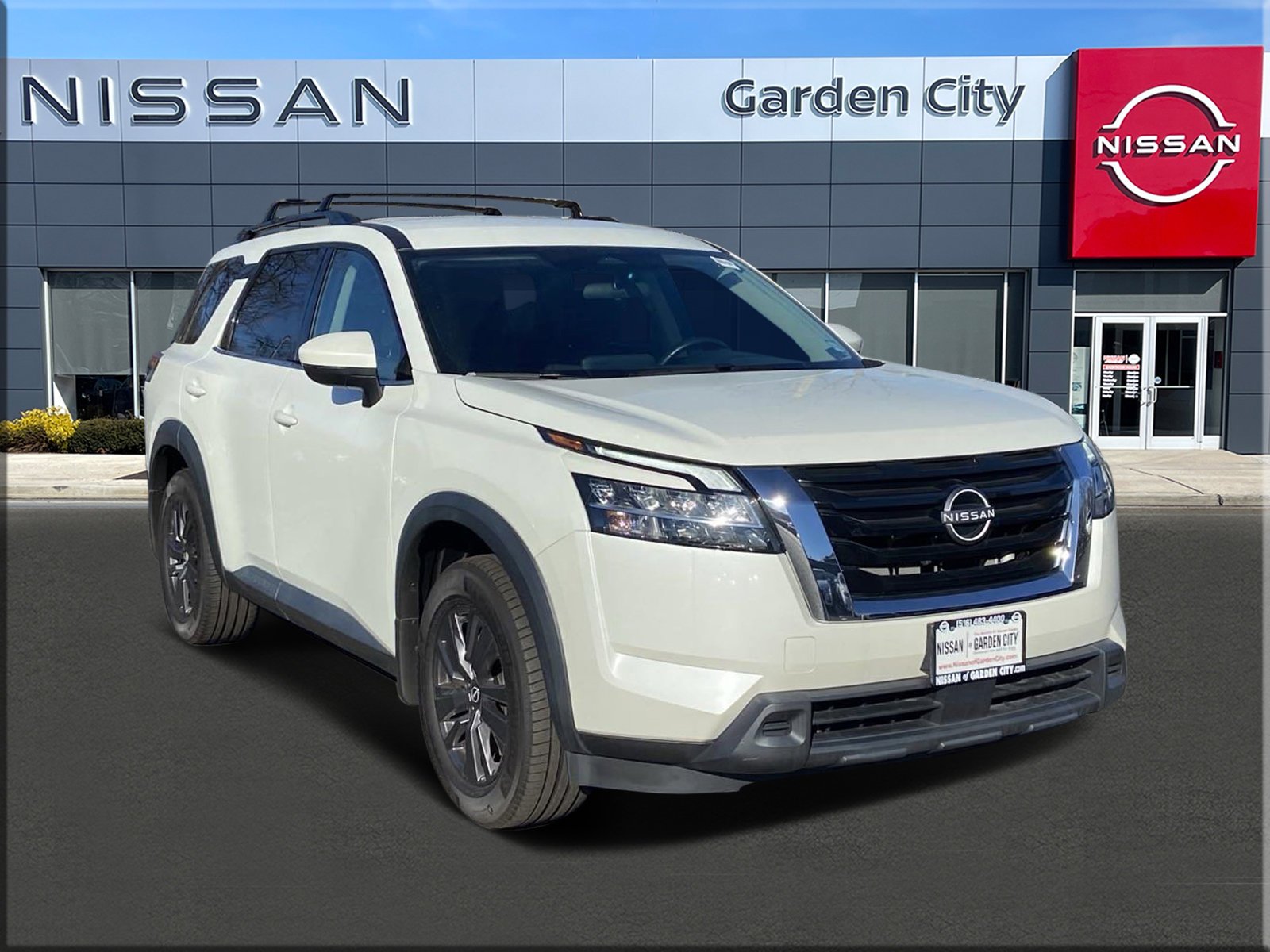 2022 Nissan Pathfinder SV