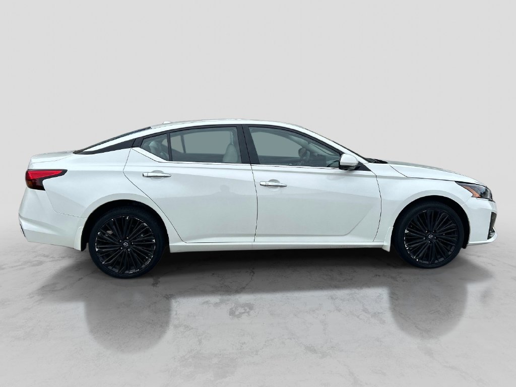 Used 2024 White Nissan 2.5 SL image 6