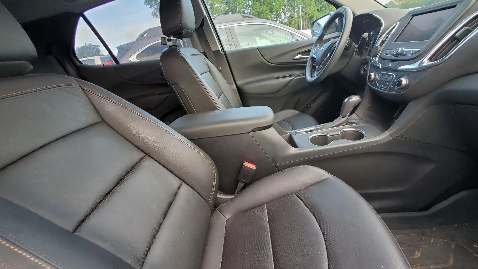 Used 2021 SILVER ICE METALLIC Chevrolet LT image 4
