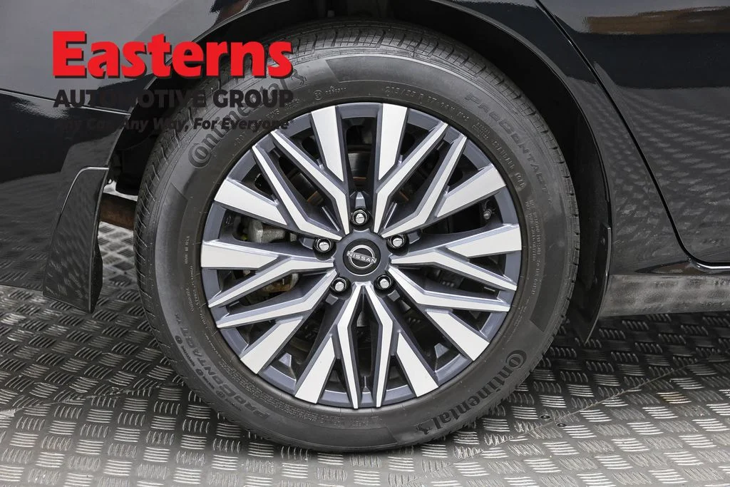 Used 2023 Black Nissan 2.5 SV image 30