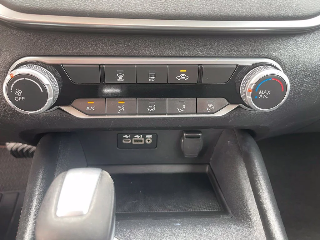 Used 2021 Silver Nissan 2.5 SR image 17