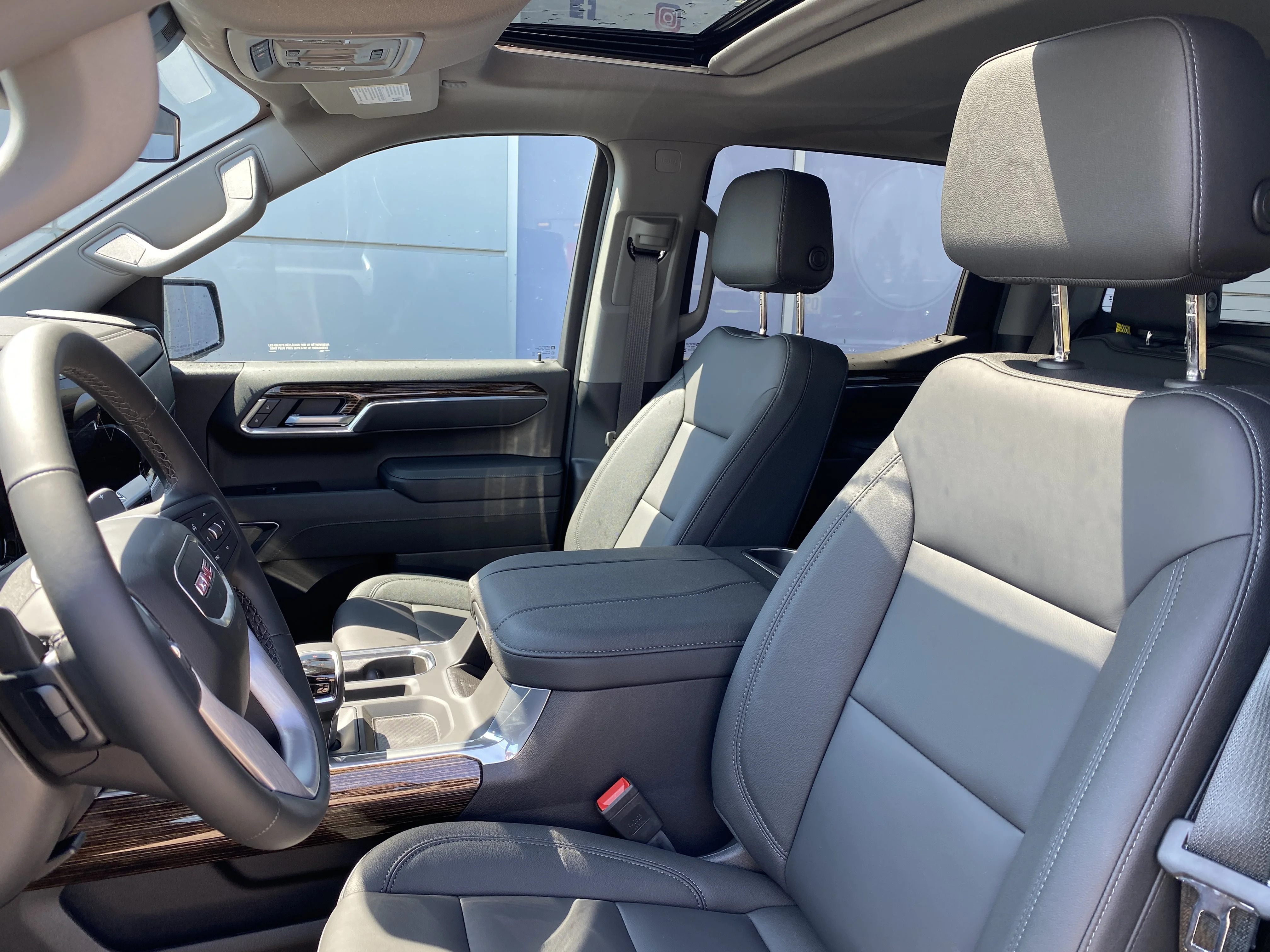 New 2026 ONYX BLACK GMC Elevation image 13