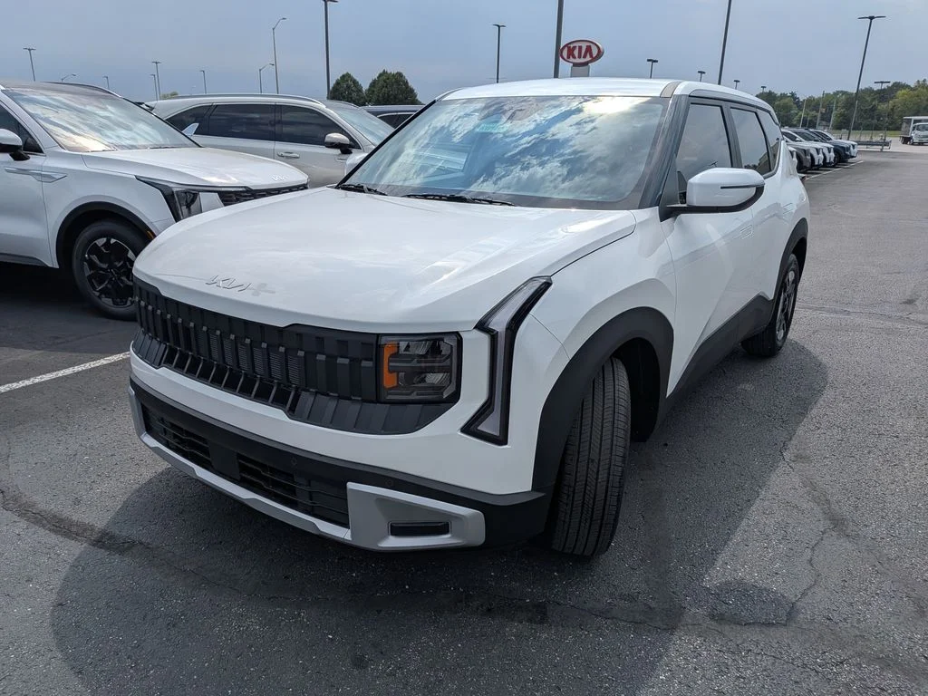New 2027 Snow White Pearl Kia LX image 30