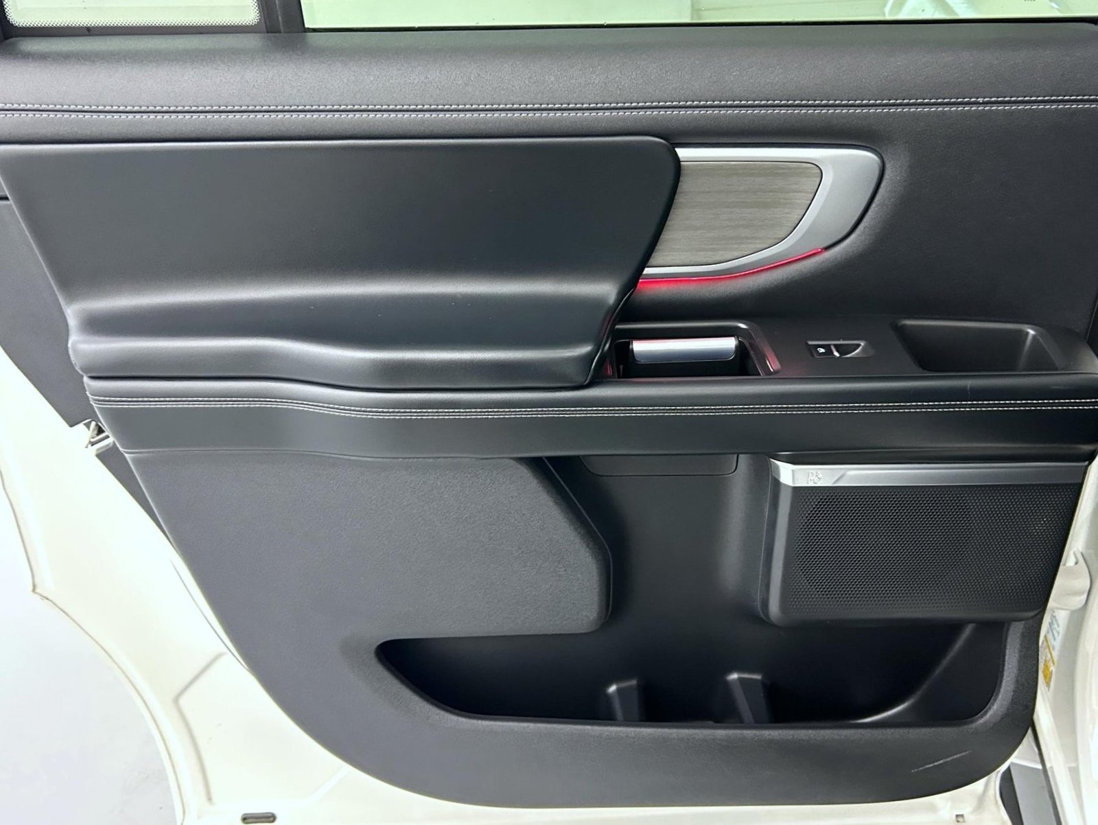 Used 2025 White Ford Platinum image 24