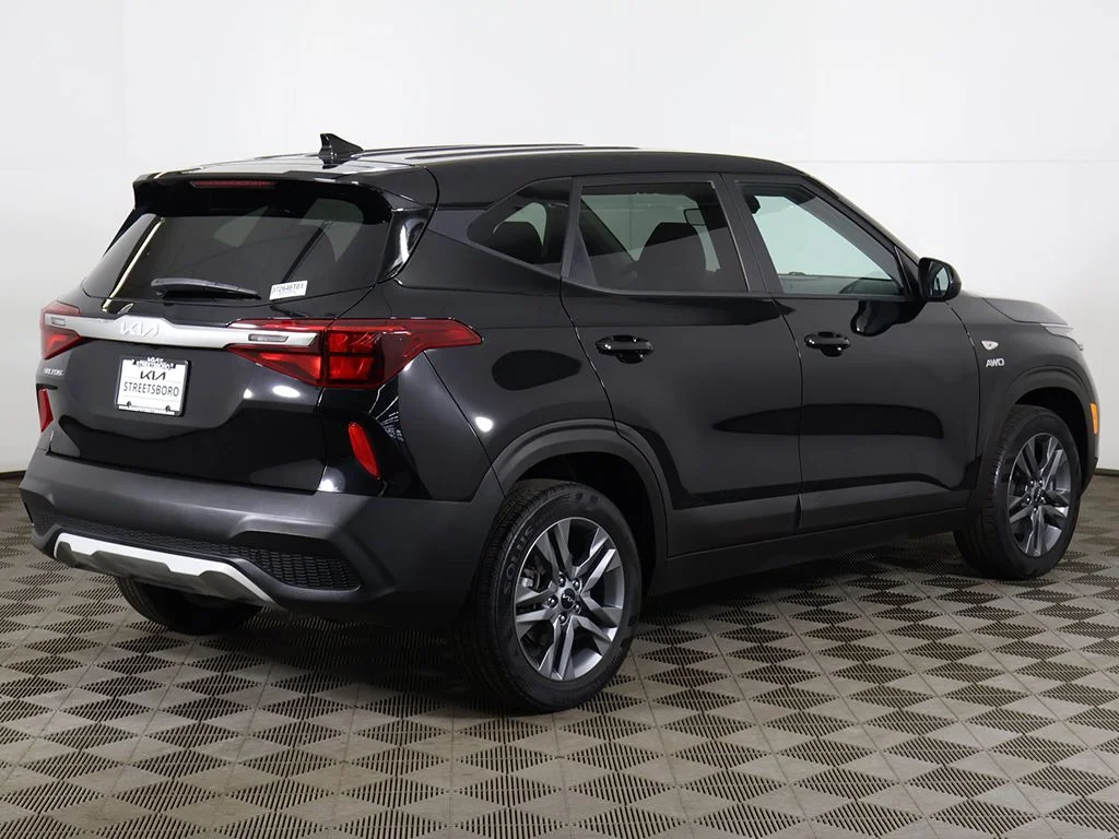 Used 2023 Black Kia LX image 8